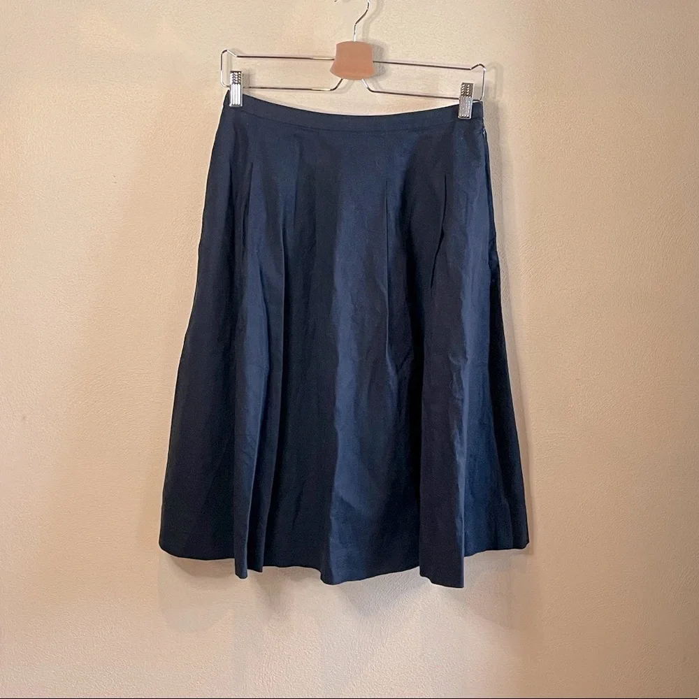 Uniqlo Navy Blue Cotton Linen A-Line Pleated High-Waisted Below the Knee Skirt M